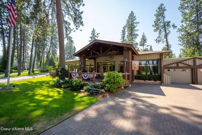 10095 Pines