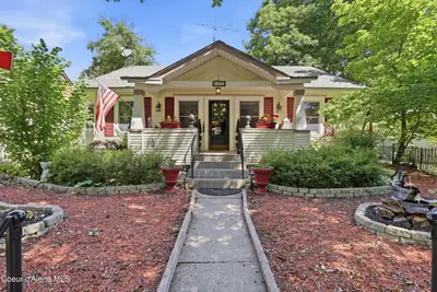 813 Saint Maries