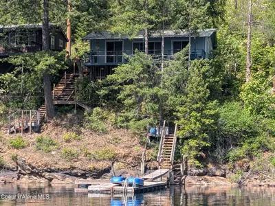15902 Spirit Lake