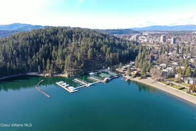 1100 Lakeshore