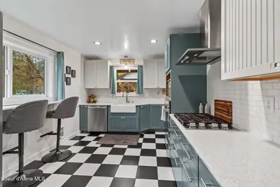 Property 26-10565 - Photo 10