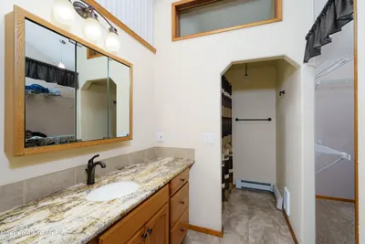 Property 26-10065 - Photo 18