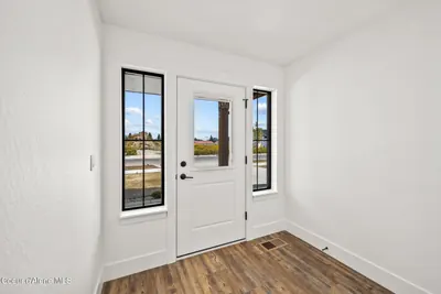 Property 26-10221 - Photo 2