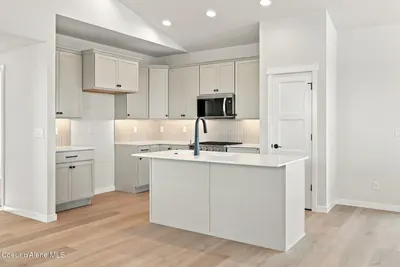 Property 26-10338 - Photo 17