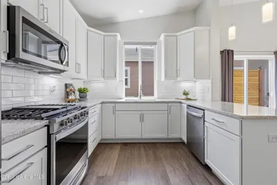 Property 26-8633 - Photo 5