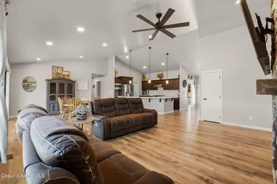 Property 26-10379 - Photo 8