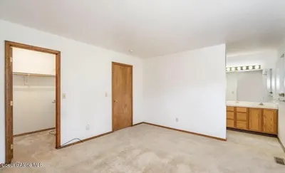 Property 26-10048 - Photo 5