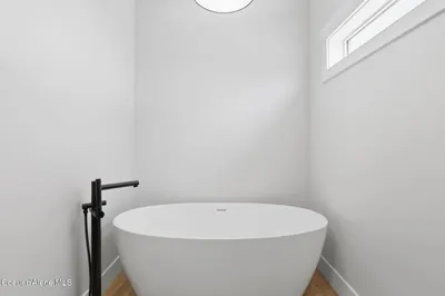 Property 25-10000 - Photo 18
