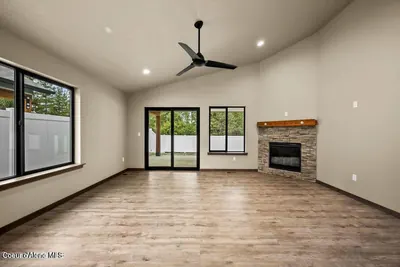 Property 26-10401 - Photo 4