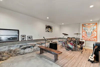Property 26-9617 - Photo 59