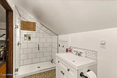 Property 26-9910 - Photo 26