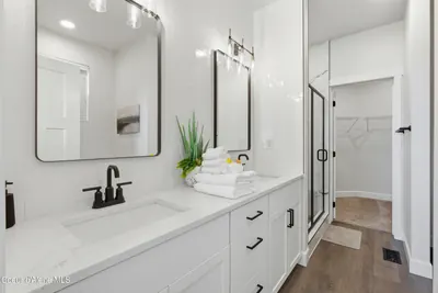 Property 26-1310 - Photo 10
