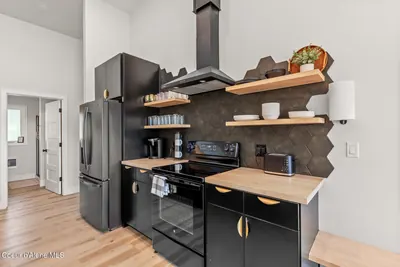 Property 26-10635 - Photo 10