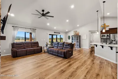 Property 26-10379 - Photo 6