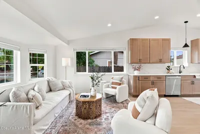 Property 26-8678 - Photo 3