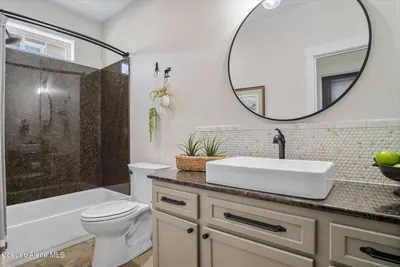 Property 26-10185 - Photo 14