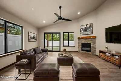 Property 26-10369 - Photo 2
