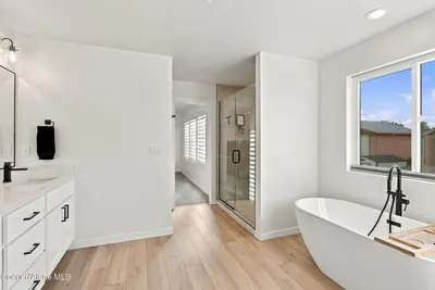 Property 26-10403 - Photo 30