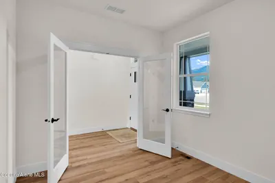 Property 25-10154 - Photo 5