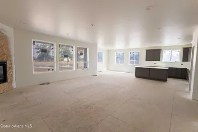 Property 26-8933 - Photo 2