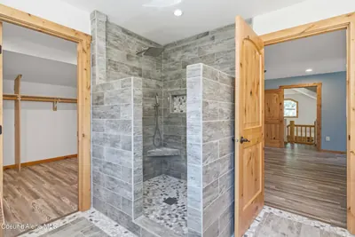 Property 26-8128 - Photo 28