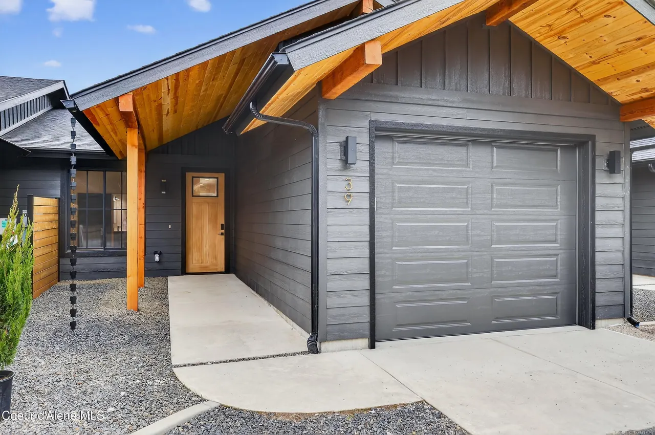 Property 26-6898 - Photo 1