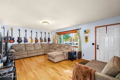 Property 26-10137 - Photo 2
