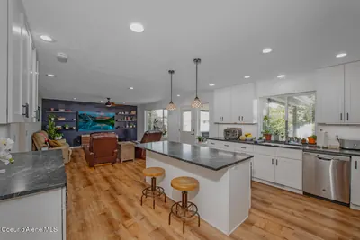 Property 26-10215 - Photo 13
