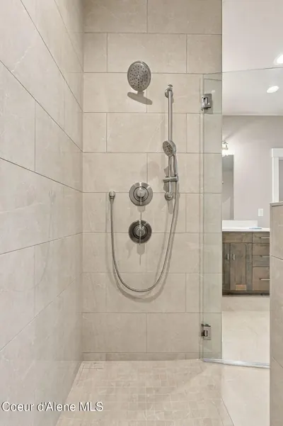 Property 26-10033 - Photo 25