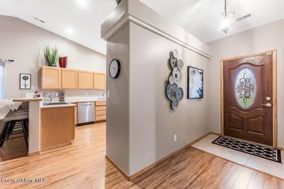 Property 26-10618 - Photo 2
