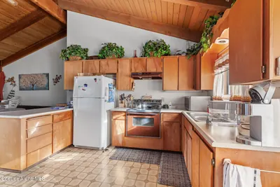 Property 26-10486 - Photo 5
