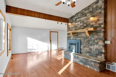 Property 26-10421 - Photo 5