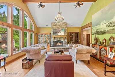 Property 26-10608 - Photo 5