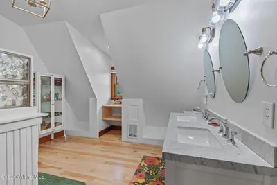 Property 26-10004 - Photo 25