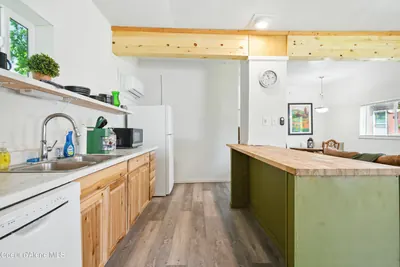 Property 26-10289 - Photo 13