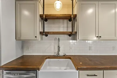 Property 26-10001 - Photo 21
