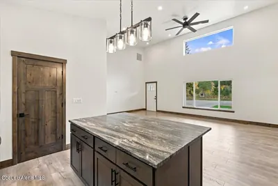 Property 26-10586 - Photo 14