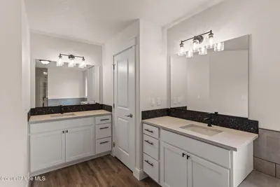 Property 26-1111 - Photo 27
