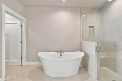 Property 26-10033 - Photo 23