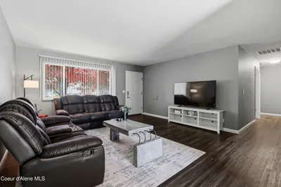Property 26-10156 - Photo 5