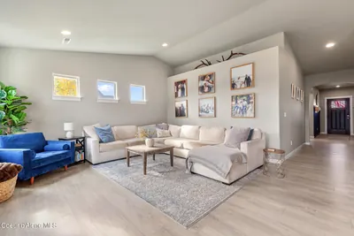 Property 26-10140 - Photo 4