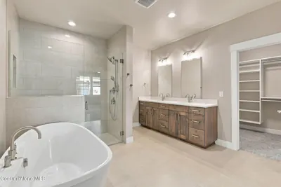 Property 26-10033 - Photo 22