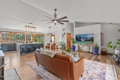Property 26-10325 - Photo 2