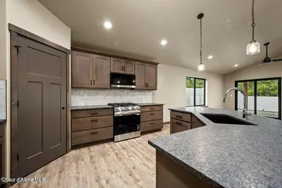 Property 26-10281 - Photo 5
