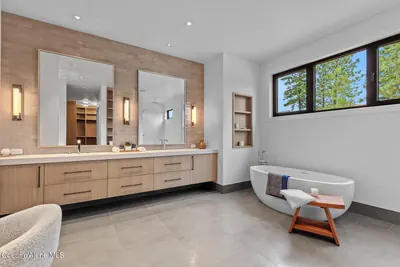 Property 26-3805 - Photo 41