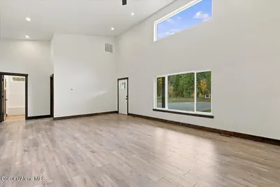 Property 26-10586 - Photo 10