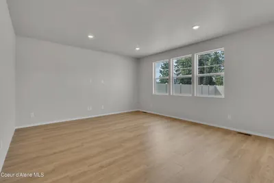 Property 26-8712 - Photo 2