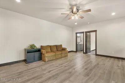 Property 26-10201 - Photo 32